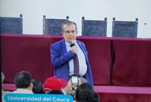 La imagen tiene un atributo ALT vacío; su nombre de archivo es foro-ferroviario-regional.-ingeniero-julian-silva.-representante-de-asecauca-3.jpg