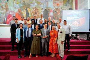 La imagen tiene un atributo ALT vacío; su nombre de archivo es participantes-foro-ferroviario-4.jpg